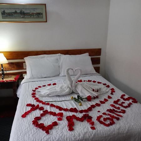 Hospederia La Roca Plaza Principal Bed & Breakfast Boyaca Exterior photo
